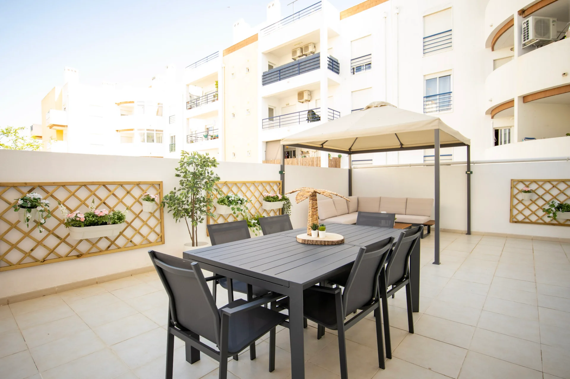 Family & Terrace Hubspot 2